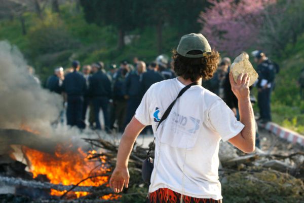 נערי הגבעות החשודים בגניבת ציוד צבאי נתפסו בכביש 90