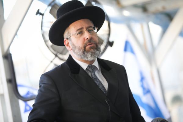 מה דין הקבר של המסיונרית שהתחזתה ליהודייה?