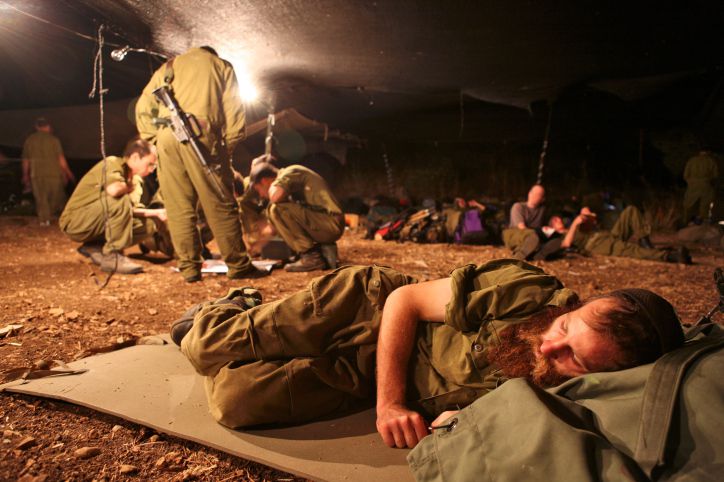 אחרי שנים: צה"ל משנה את מספר שעות השינה לחיילים