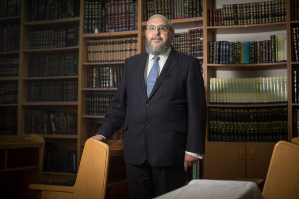 הרב אמסלם: בגלל המצב; מותר לנשים לטבול בבית