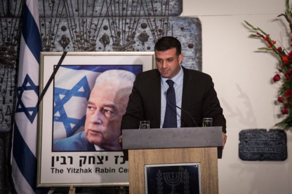 נכדו של רבין איחל לנתניהו קורונה, עורר סערה והתנצל