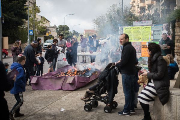שריפת החמץ המרכזית של עיריית ירושלים. צפו