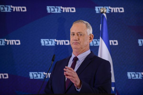 הודעות הוואטסאפ חשפו: למה גנץ פירק את כחול לבן