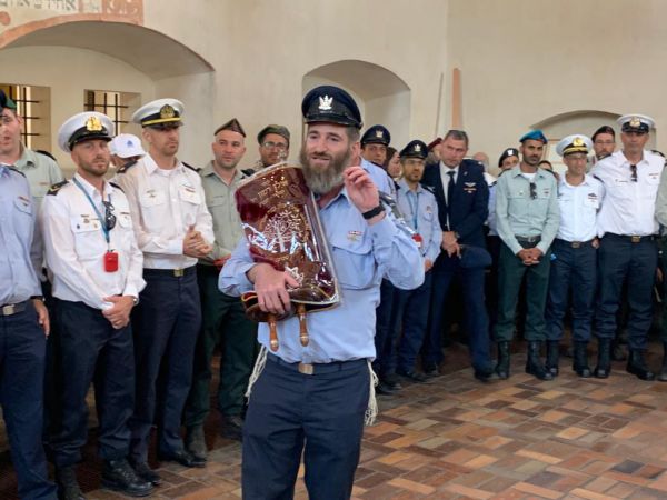 "בעוד מספר שנים אנו נהיה הפה של ניצולי השואה"