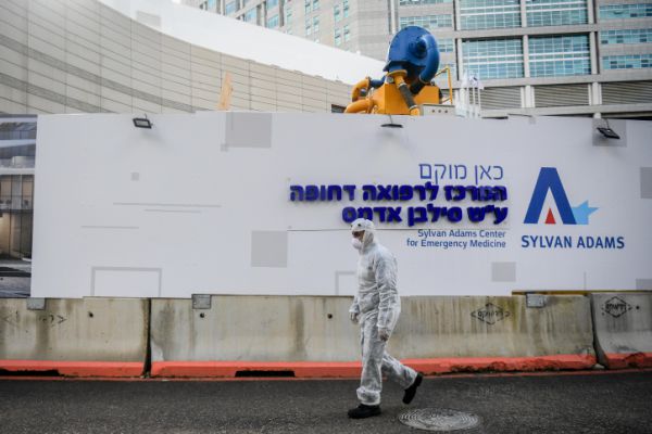 דובר איכילוב צייץ ומחק: זורים חול בעיני הציבור