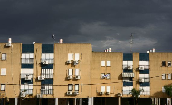 שו"ת: אי אפשר להצטרף למניין במרפסות, גם לא בזום