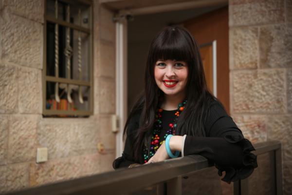 "גל גדות ישבה בבית חב"ד ושוחחה איתי על יהדות"