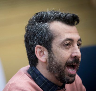 "ההפגנה שלכם לא יותר קדושה מהתפילות שלהם"