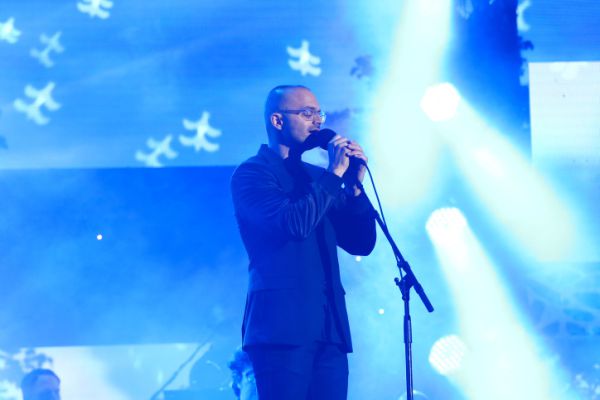 בבית: בואו לחגוג עם אברהם טל בהופעה מהשומרון