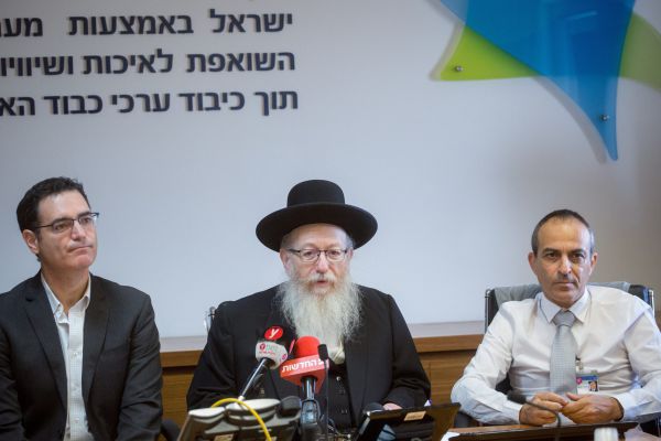 פרופ' רוני גמזו מונה לטפל בקורונה בבתי האבות