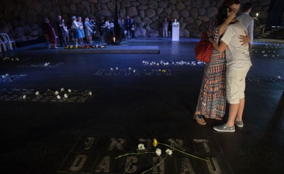 ישראל מרכינה ראש: מתייחדים עם ששת המיליונים