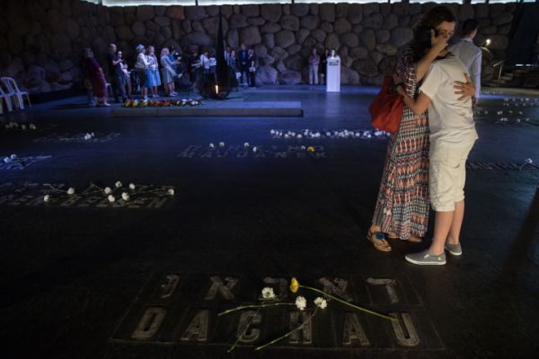 ישראל מרכינה ראש: מתייחדים עם ששת המיליונים