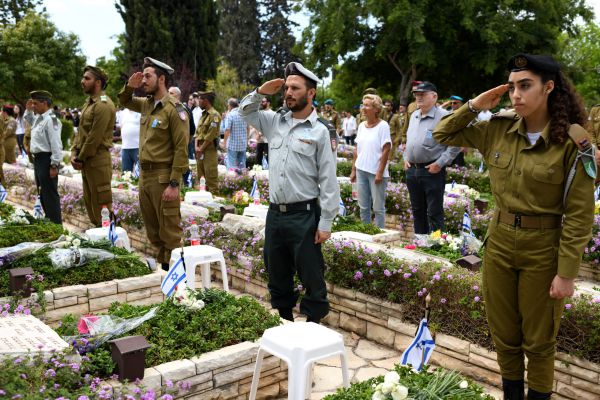 בג"צ: משפחות השכול לא יפקדו את בתי העלמין