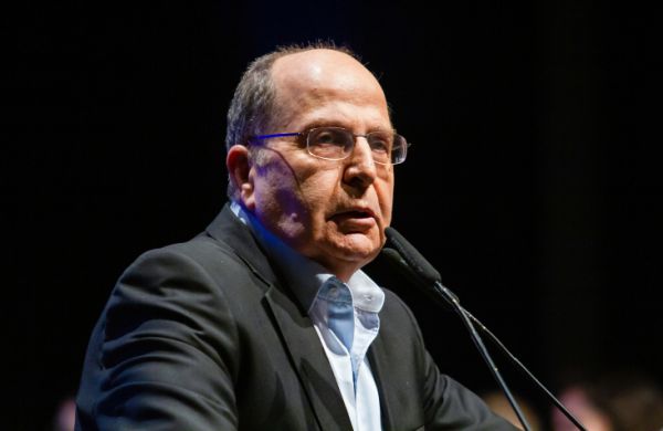 יעלון תוקף: "גנץ עוזר לנתניהו לעקוף את בג"צ"