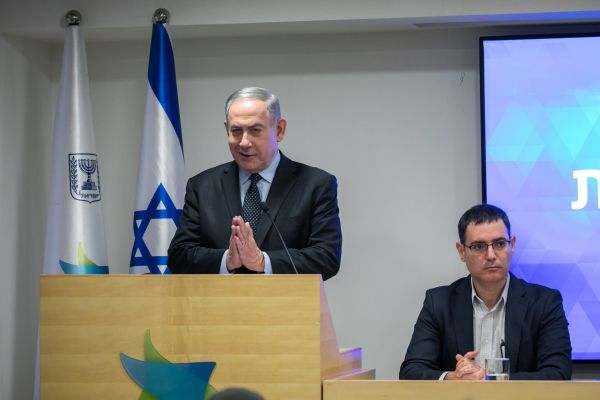 נתניהו: "נאפשר תפילות של 10 איש, החנויות ייפתחו"