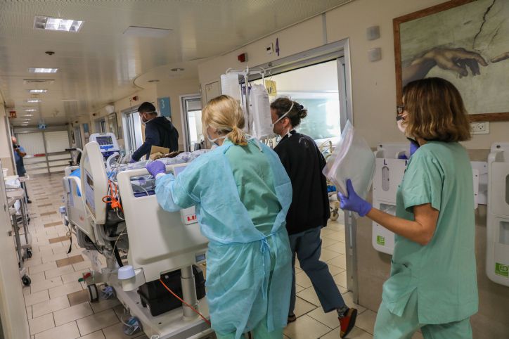 חולה הקורונה בן ה-22 חזר להכרה, אך נותר באשפוז