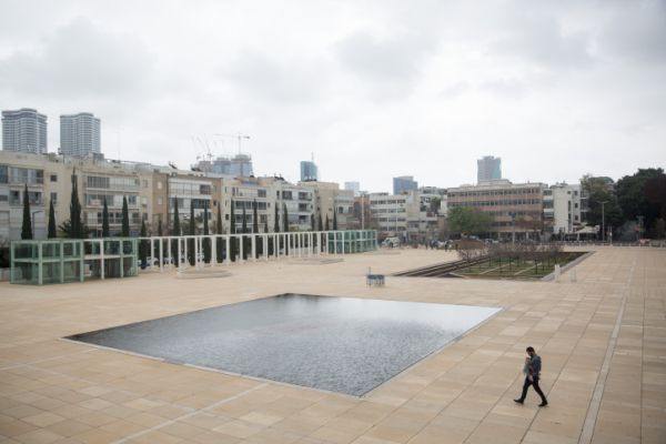 בהלה בטקס יום הזיכרון בכיכר הבימה בתל אביב