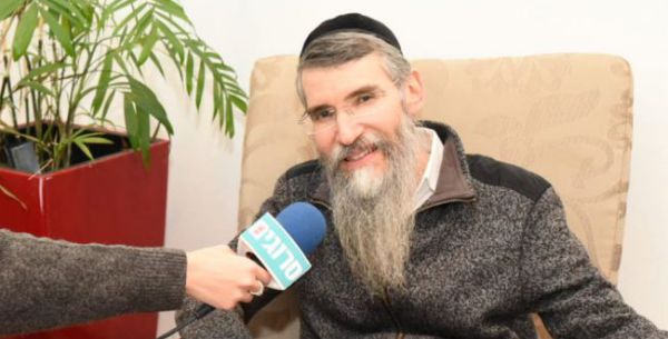 מסר של אחדות: הזמר אברהם פריד קורא לקנות אותיות בספרי תורה