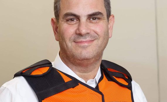 "נס רפואי": אחרי חודש- אלי ביר בדרכו לישראל