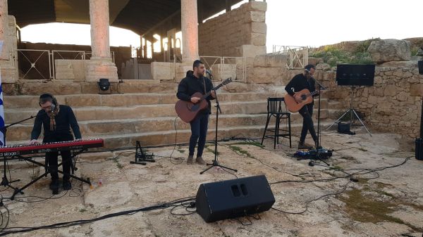 מרגש: כך הופיע ישי ריבו מול 3000 משפחות