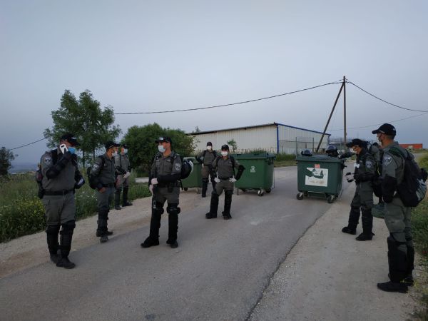 כוחות הביטחון הורסים מבנים בגבעת "קומי אורי"