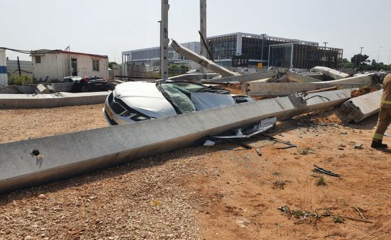 "נס גדול" המבנה בראשון לציון פגע במכונית בלבד