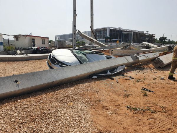 "נס גדול" המבנה בראשון לציון פגע במכונית בלבד