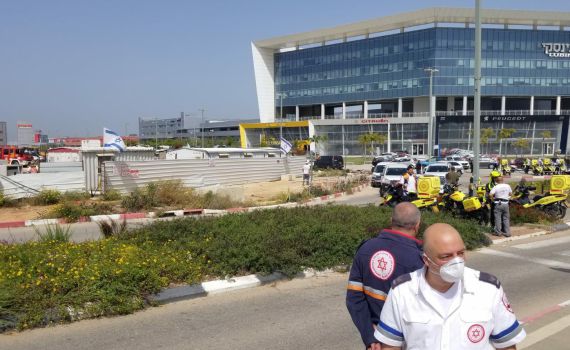 דיווח על קריסת מבנה בראשל"צ: חשש ללכודים