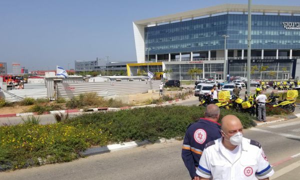 דיווח על קריסת מבנה בראשל"צ: חשש ללכודים