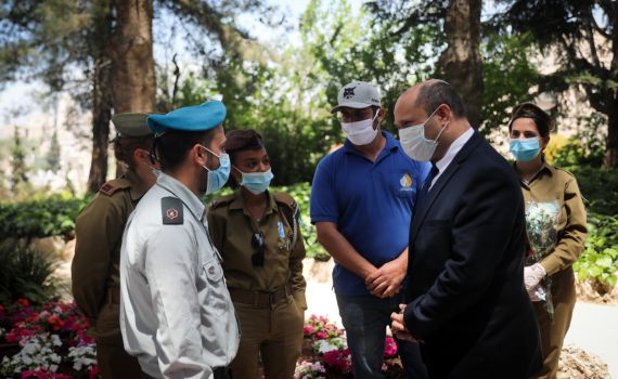 בנט למשפחות השכולות: הסגר – מרצון לשמור עליכם