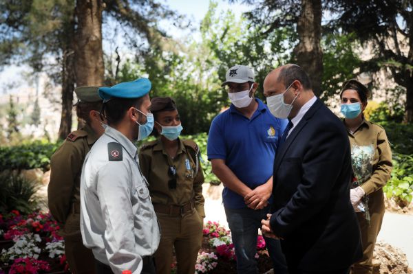 בנט למשפחות השכולות: הסגר – מרצון לשמור עליכם