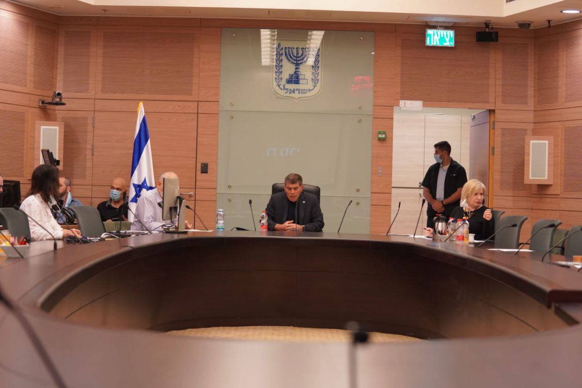 בתום הדיון: הכנסת אישרה להאריך את מעקב השב"כ