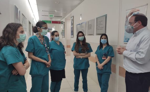 מתעקשות להתנדב במקום עם שיא של מאושפזי קורונה