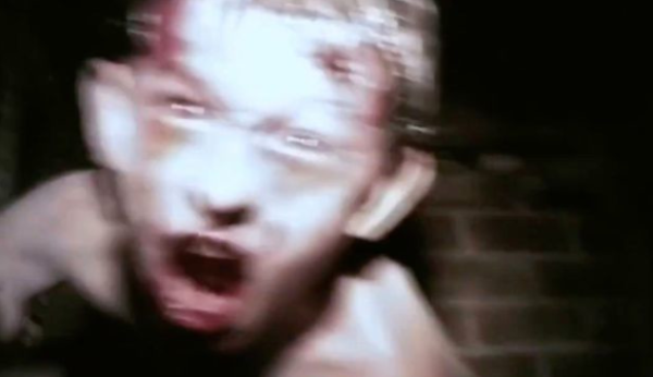 אימה בזום: כך הבמאי מתח את חבריו בשיחת וידאו • צפו