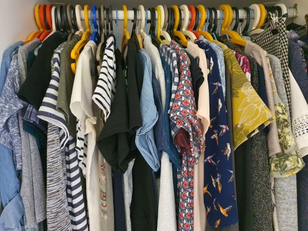 ספריית בגדים: המודל השיתופי שישנה את ענף האופנה