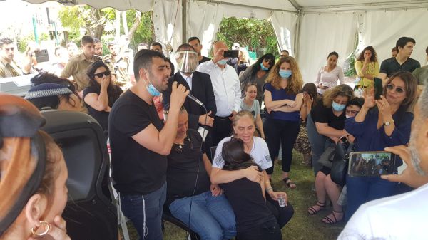 מצמרר: ישי ריבו שר 'הלב שלי' לעמית בן יגאל הי"ד