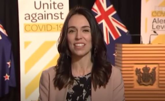 צפו: כך הגיבה ר"מ ניו זילנד לרעידת אדמה באמצע ראיון