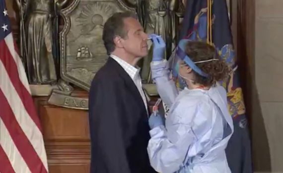 צפו: מושל ניו יורק עבר בדיקת קורונה בשידור חי