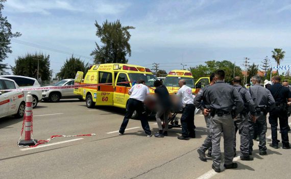 מאבטח נדקר בכניסה לבית החולים תל השומר