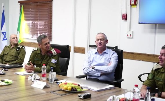 גנץ לראשי יש"ע: "קחו את מה שאפשר, בשאר נטפל"