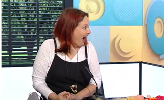 צפו: למרואיינת התחילו צירים באמצע ראיון