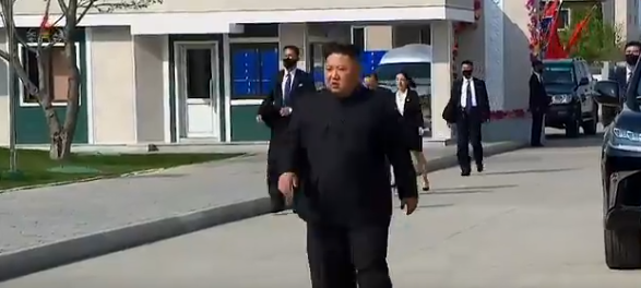 קים ג'ונג און הופיע בציבור אחרי 20 יום