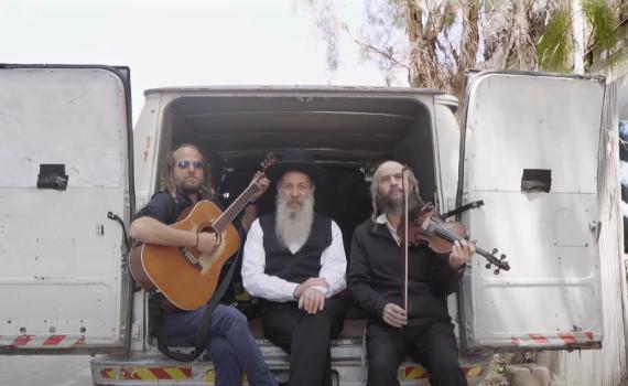 "אחים אחים": שולי רנד בשיר מחאה למען האמנים