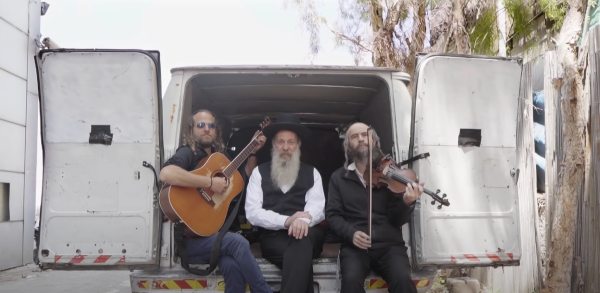 "אחים אחים": שולי רנד בשיר מחאה למען האמנים