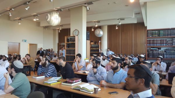 מי לדעתכם עילוי בישיבה שלו וראוי לקבל את המלגה?