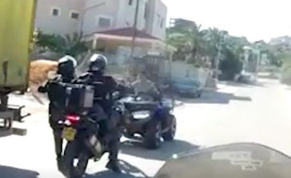 השוטרים לא האמינו מי נוהג על הטרקטורון. צפו