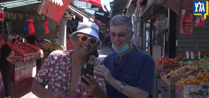 משעשע: אבשלום קור נלחם בקורונה עם המרפק. צפו