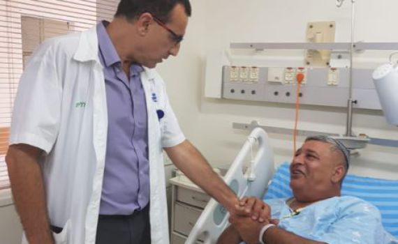 מוכר הפלאפל שריגש את המדינה אושפז בבית החולים