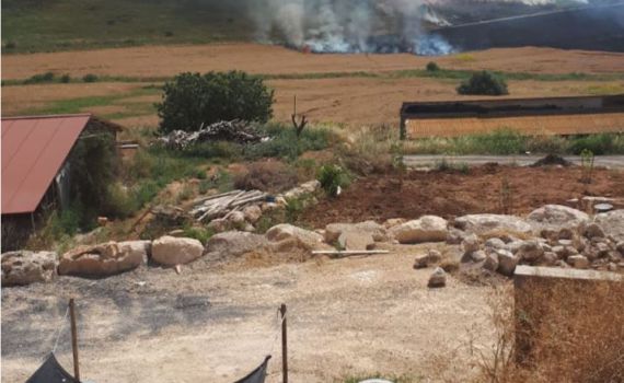 להבות סמוך לבתים; כבישים נחסמו; שריפות ברחבי הארץ