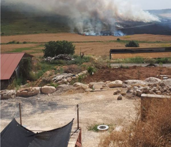 להבות סמוך לבתים; כבישים נחסמו; שריפות ברחבי הארץ